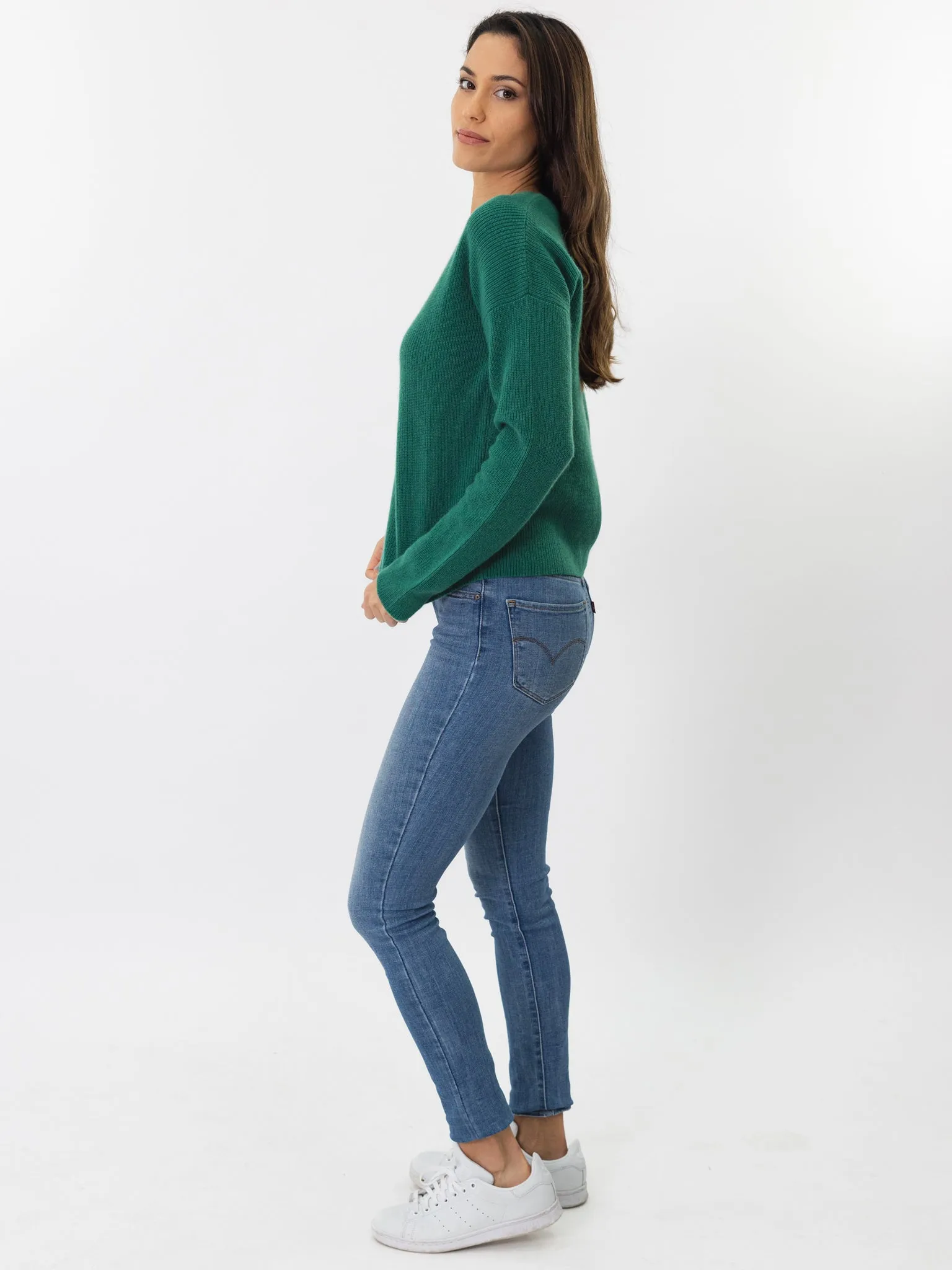 CANGGU V NECK SWEATER